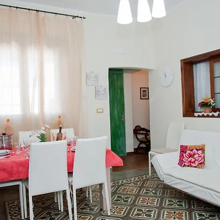 La Casa Di Baldo アパート ウジェント